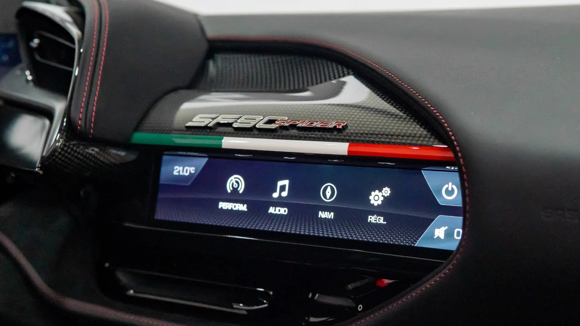 Ferrari SF90 — photo 27