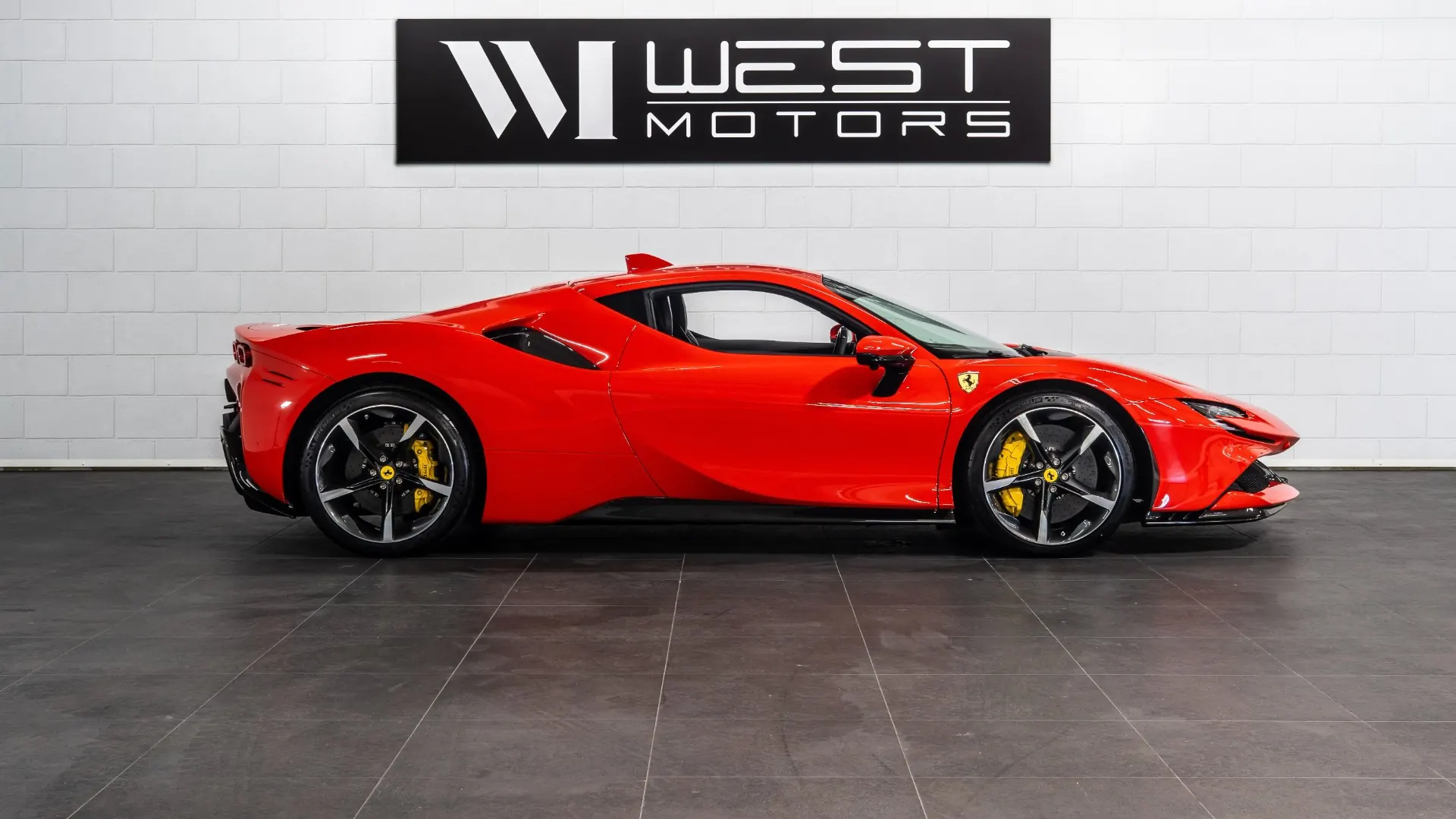 Ferrari SF90 — photo 13