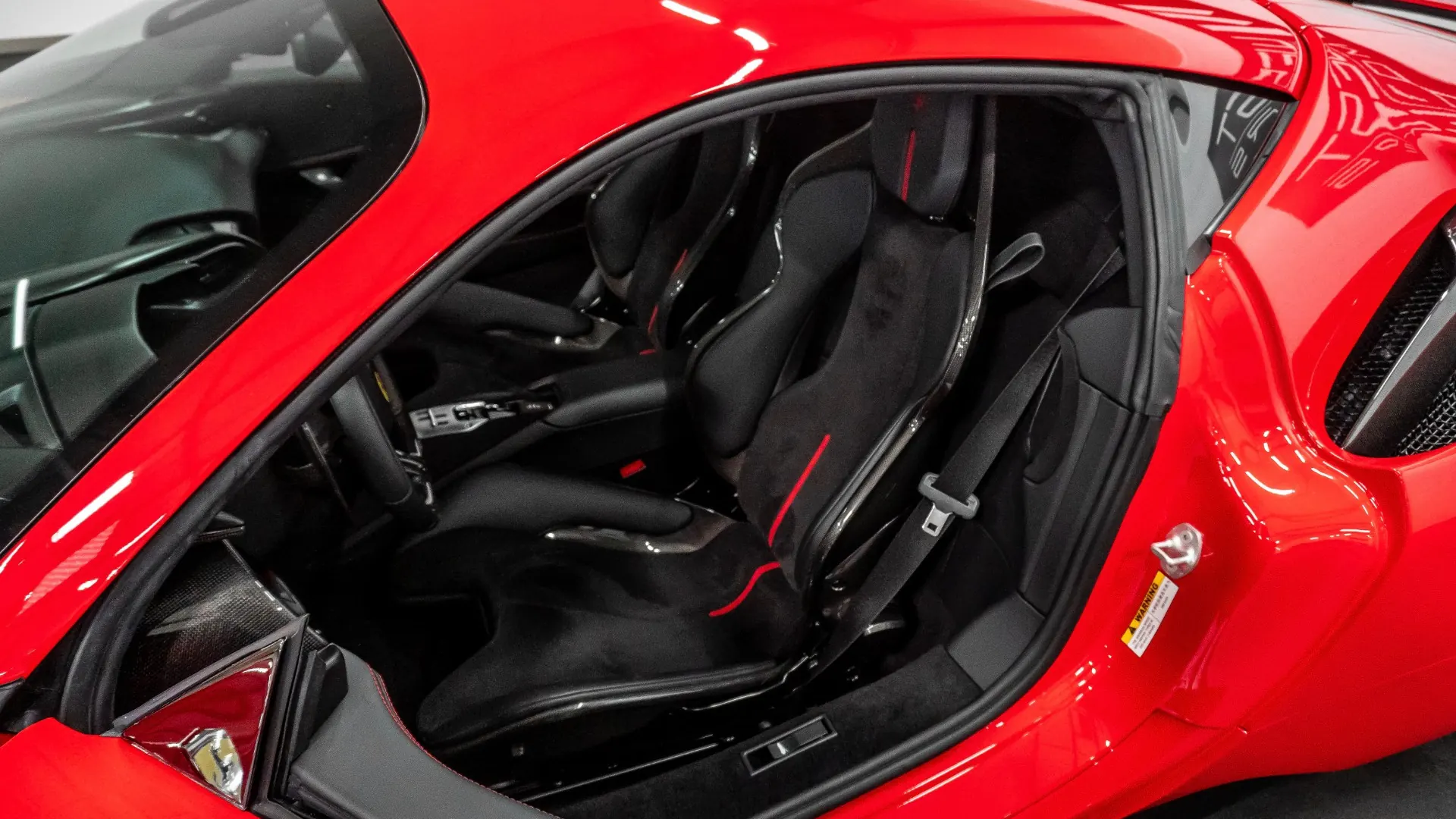 Ferrari SF90 — photo 8