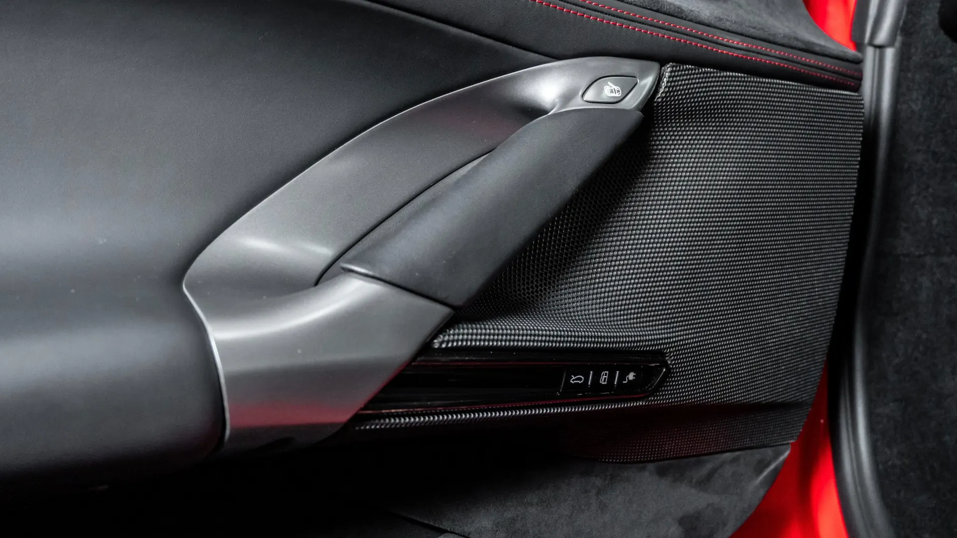 Ferrari SF90 — photo 20