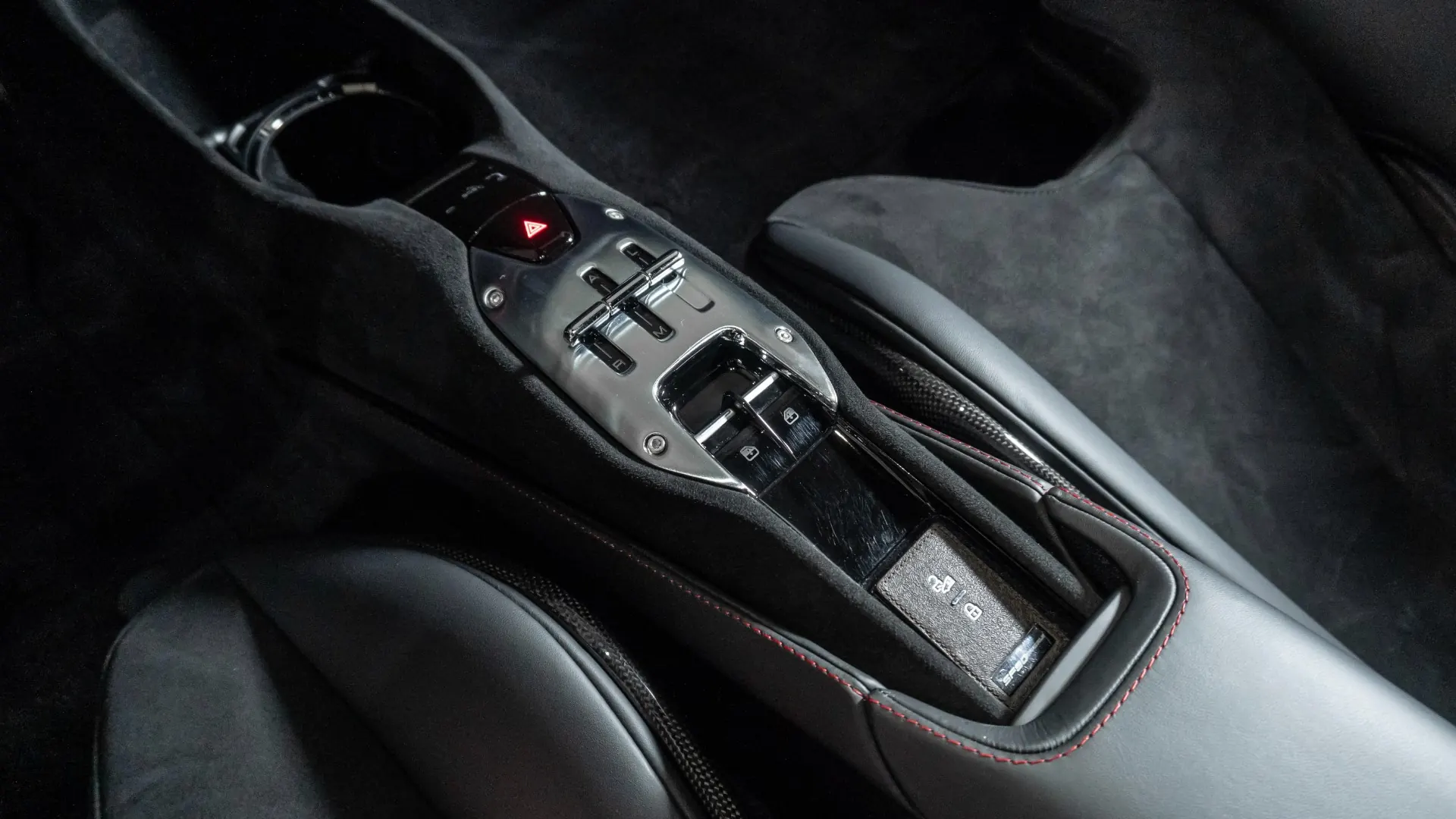 Ferrari SF90 — photo 26