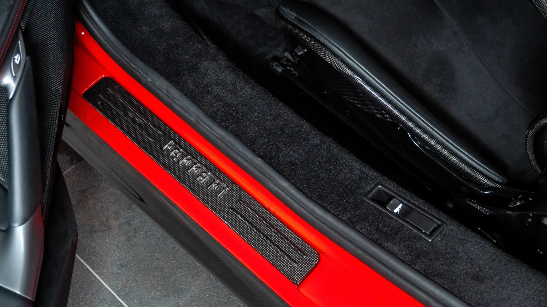 Ferrari SF90 — photo 10