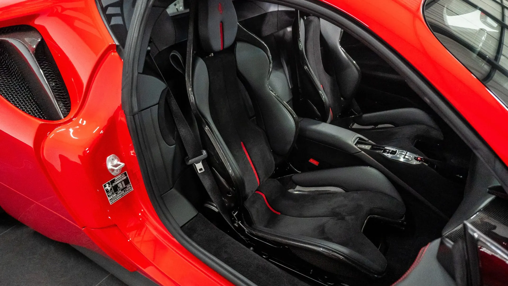 Ferrari SF90 — photo 9