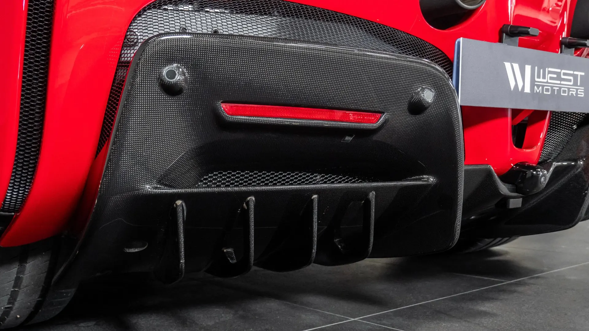 Ferrari SF90 — photo 18