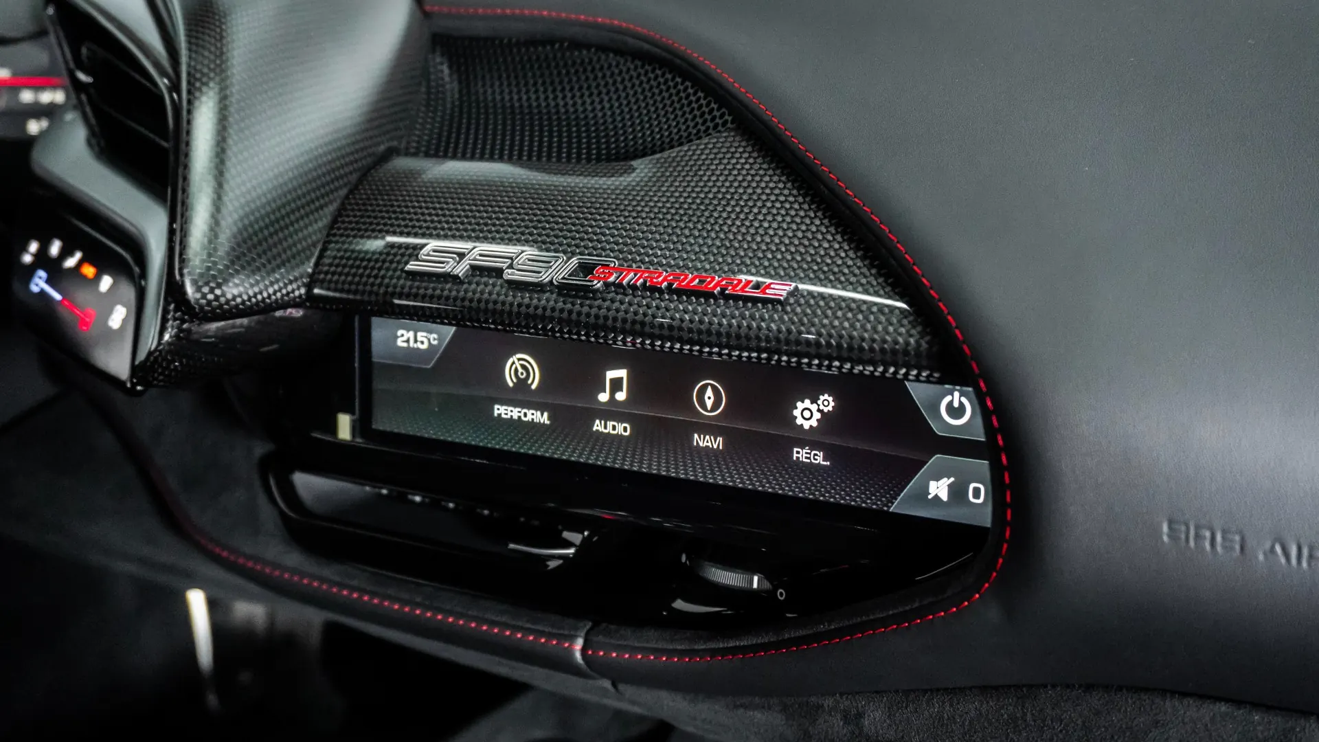 Ferrari SF90 — photo 28