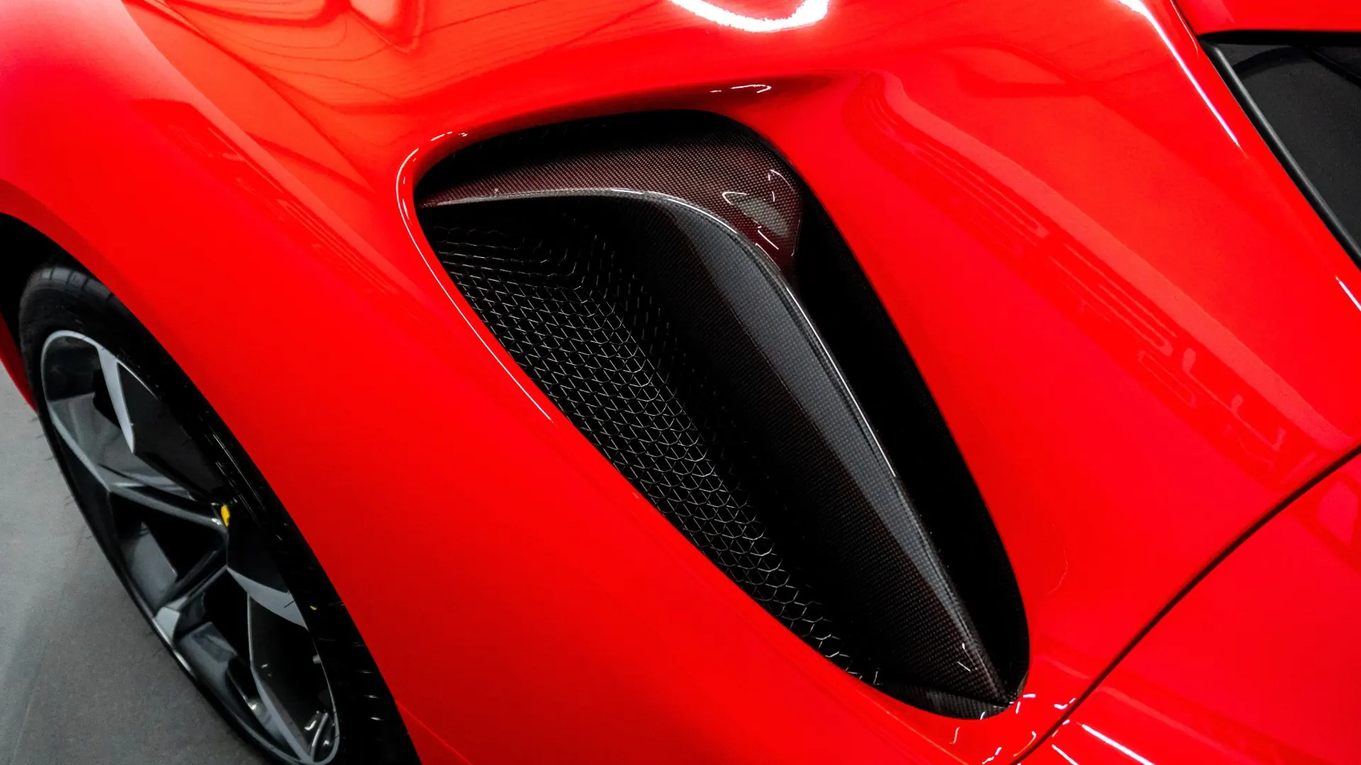 Ferrari SF90 — photo 3
