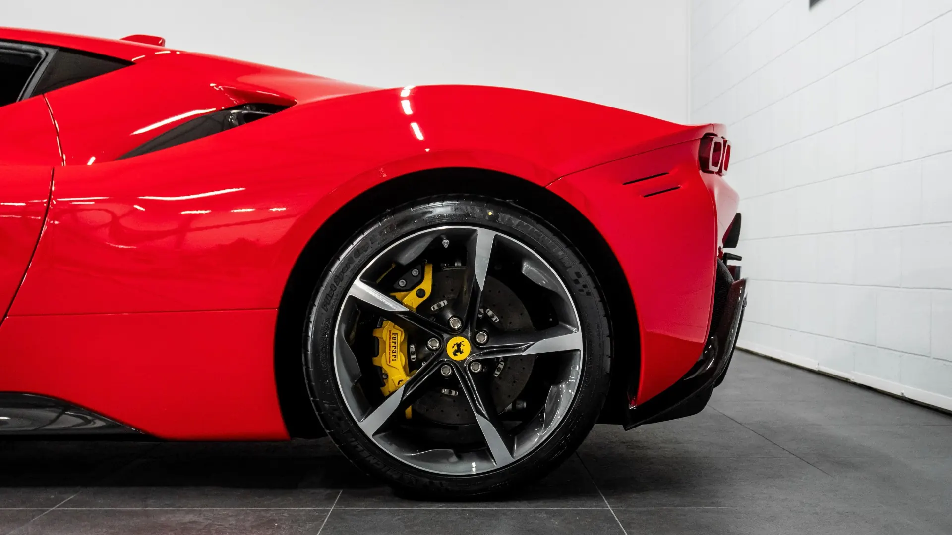 Ferrari SF90 — photo 12