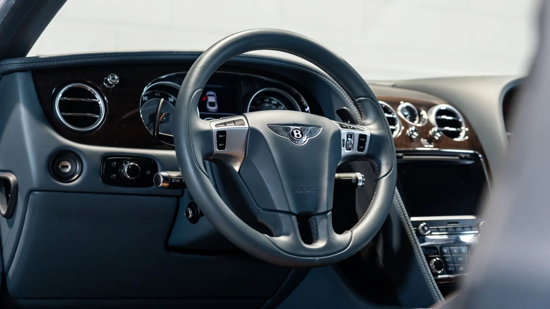Bentley Continental — photo 12