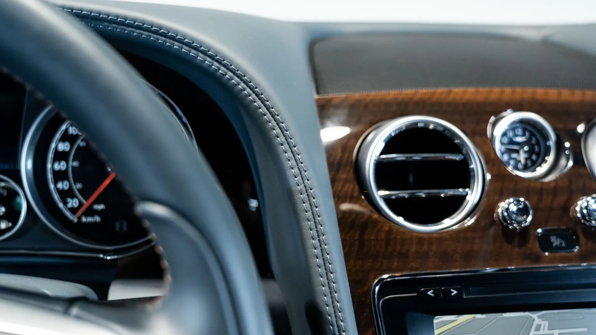 Bentley Continental — photo 17