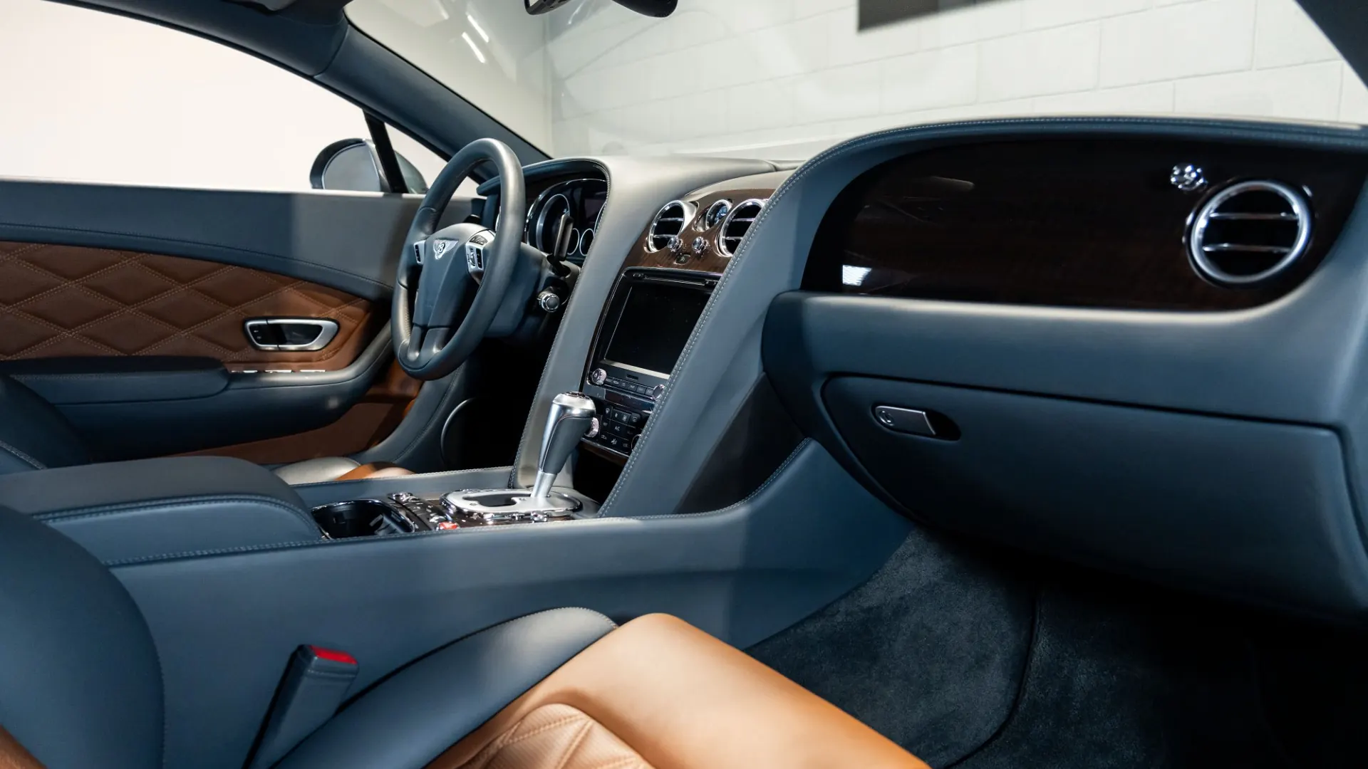 Bentley Continental — photo 25