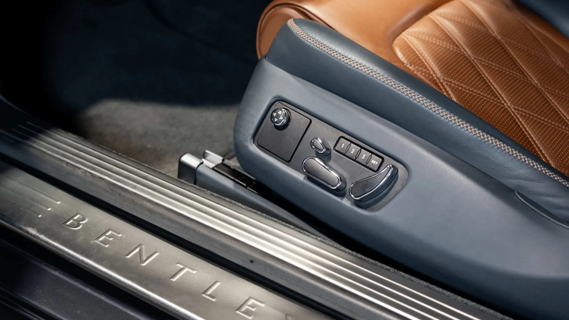 Bentley Continental — photo 9