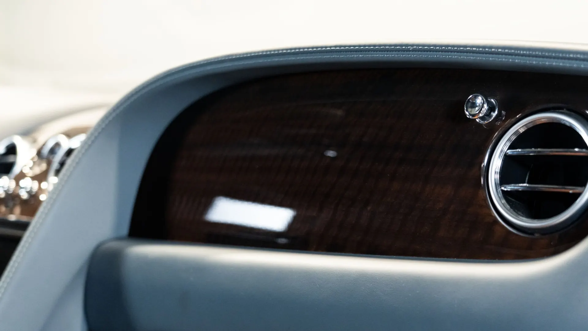Bentley Continental — photo 26