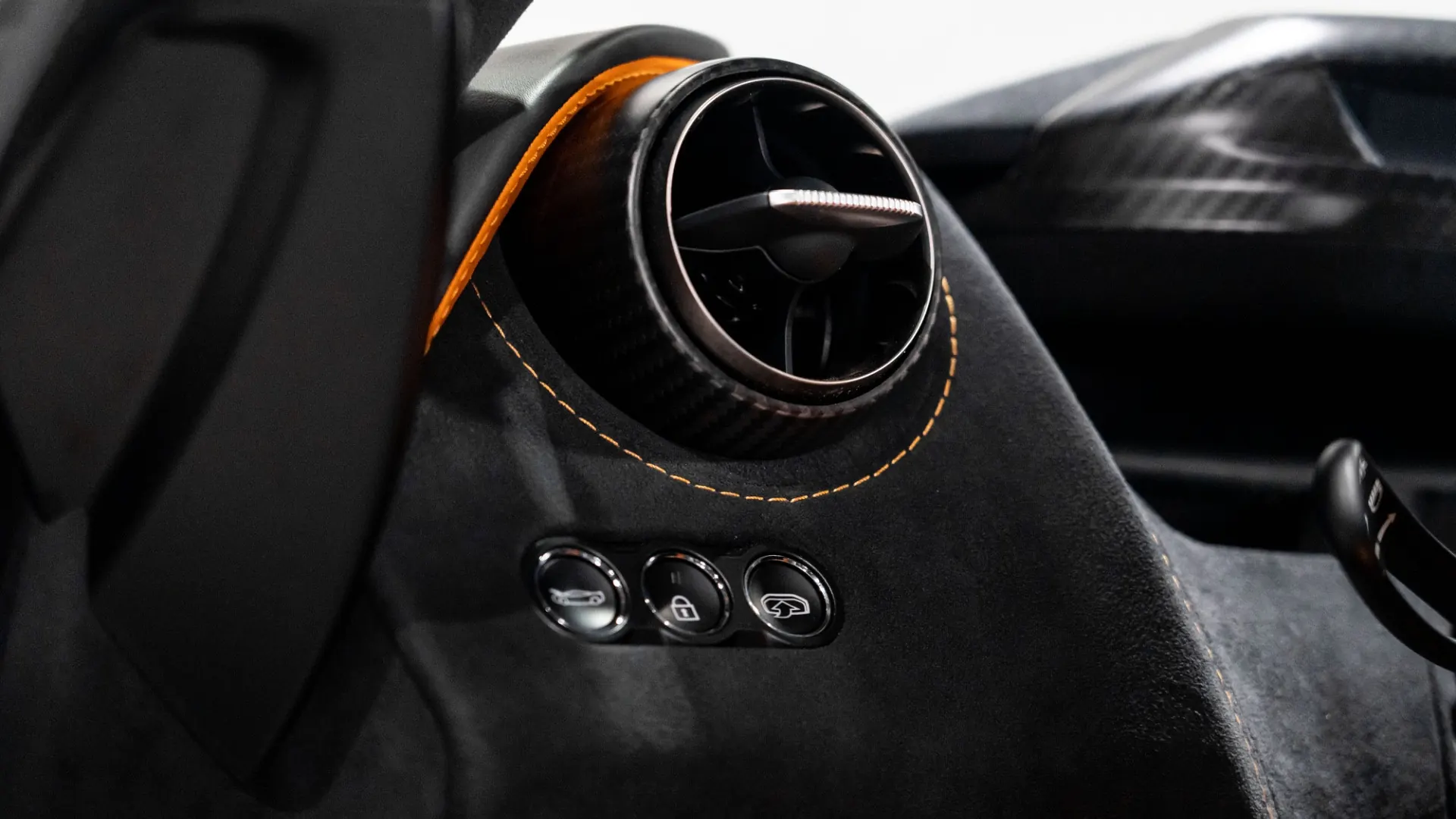 Mclaren 720 — photo 29