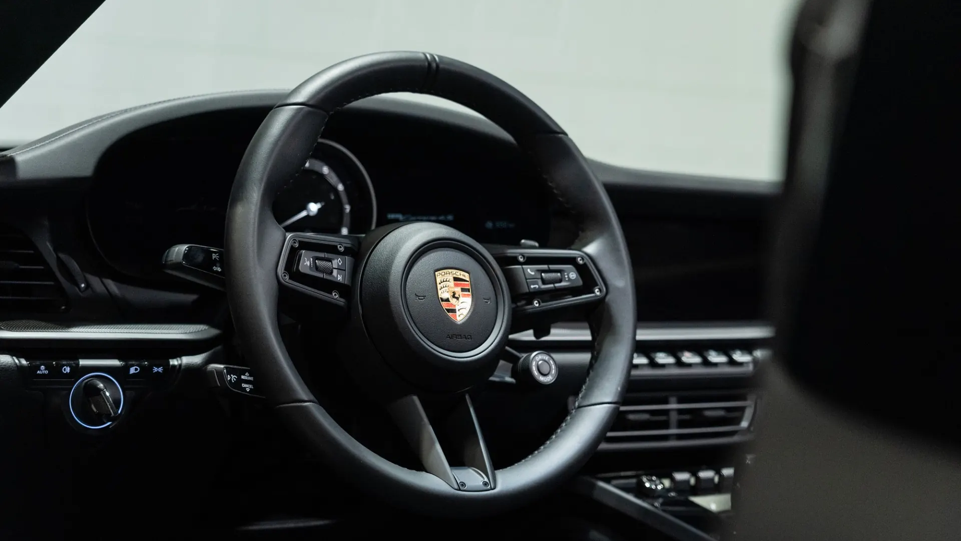 Porsche 911 — photo 27