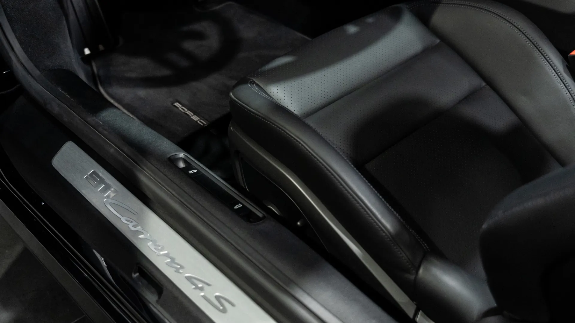 Porsche 911 — photo 12