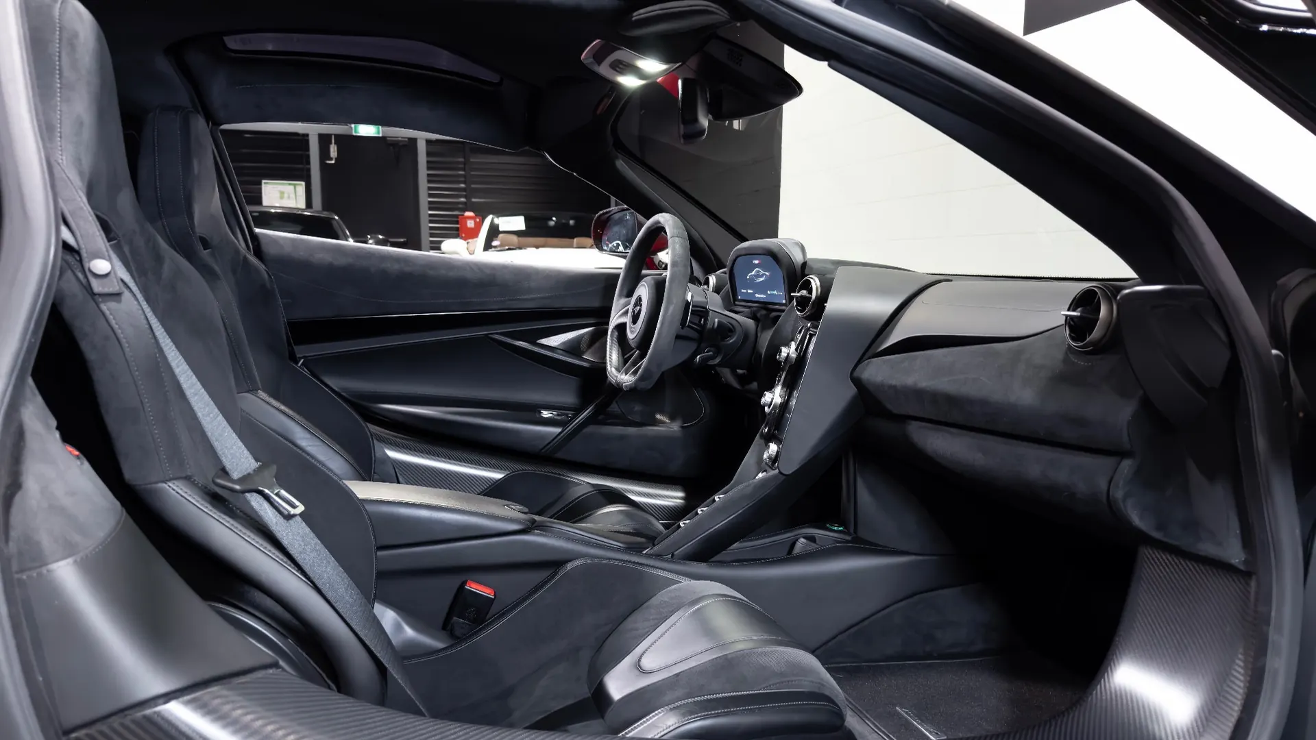 Mclaren 720S — photo 11
