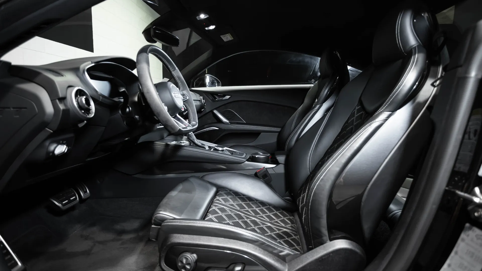 Audi TT — photo 11