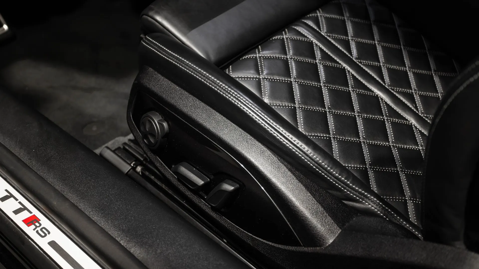 Audi TT — photo 12