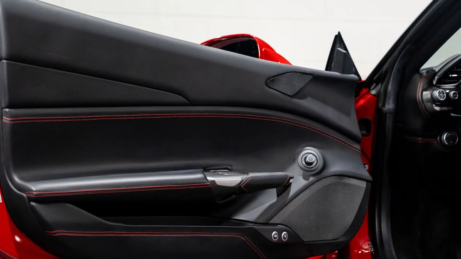 Ferrari 488 — photo 30