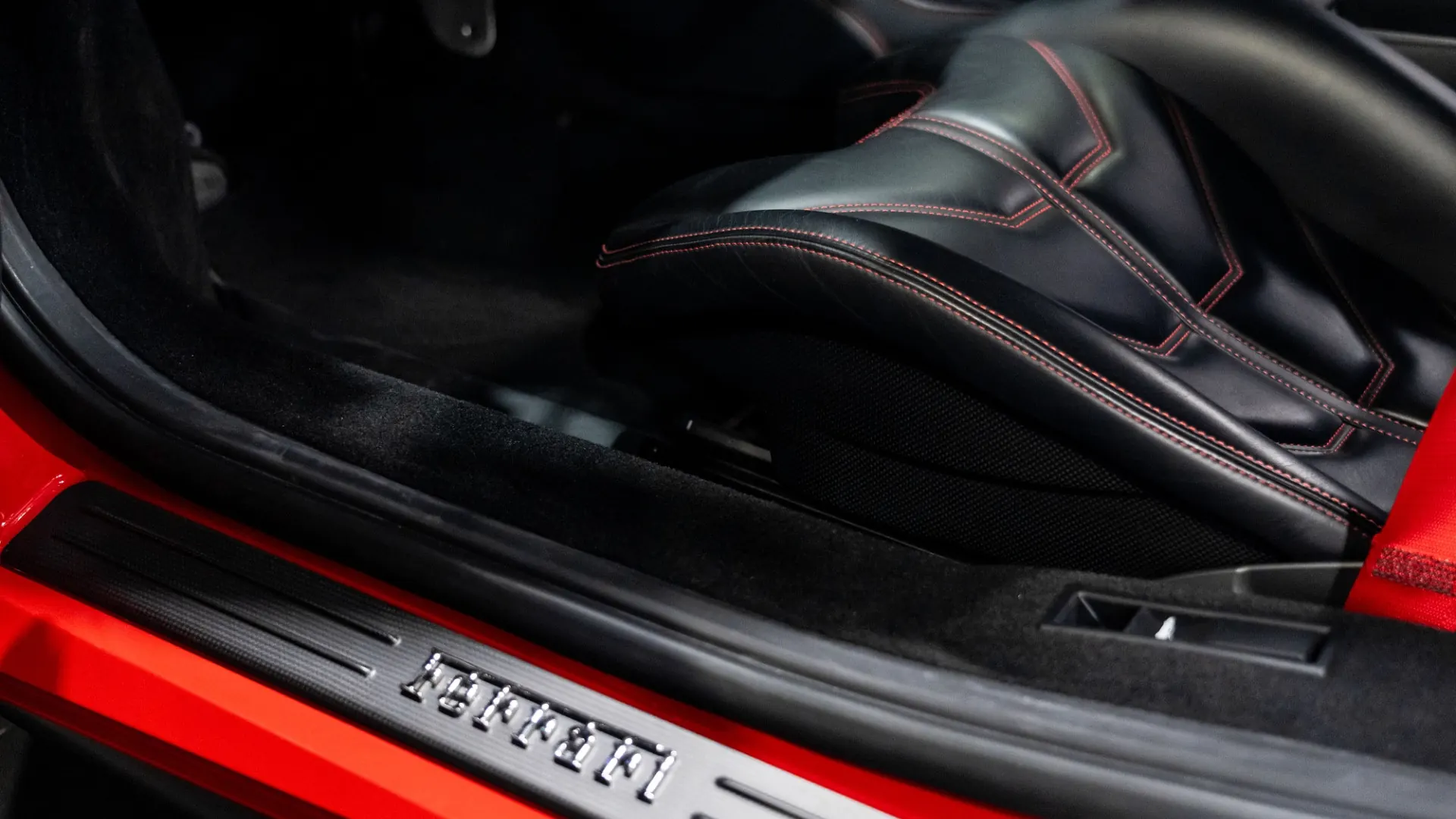 Ferrari 488 — photo 17