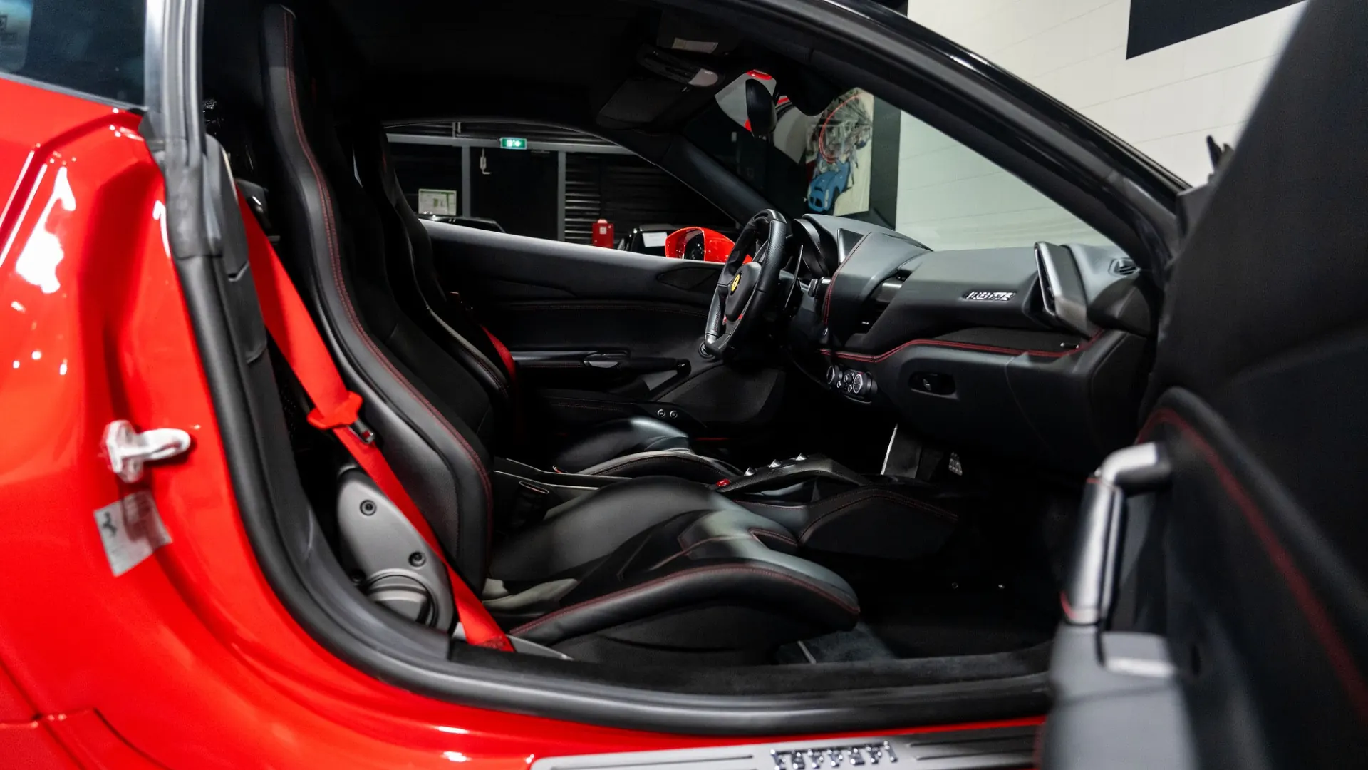 Ferrari 488 — photo 13