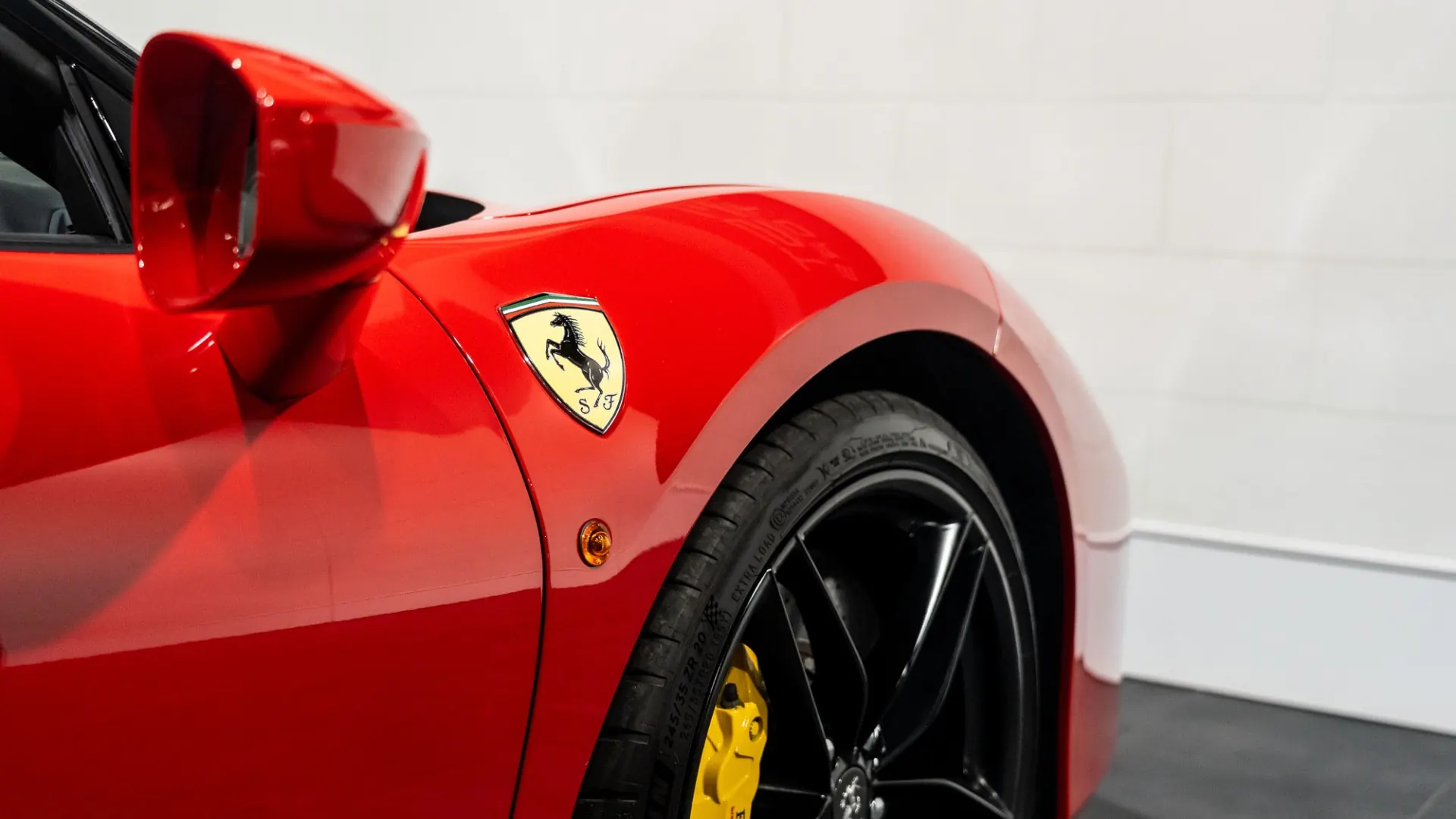 Ferrari 488 — photo 8