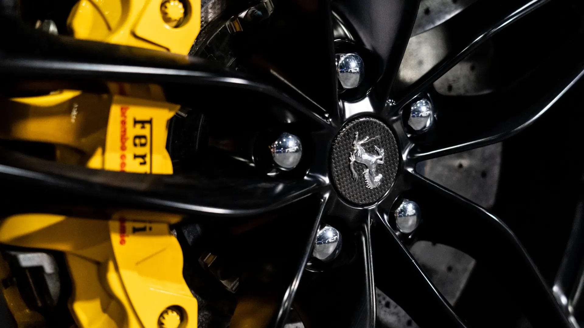 Ferrari 488 — photo 10