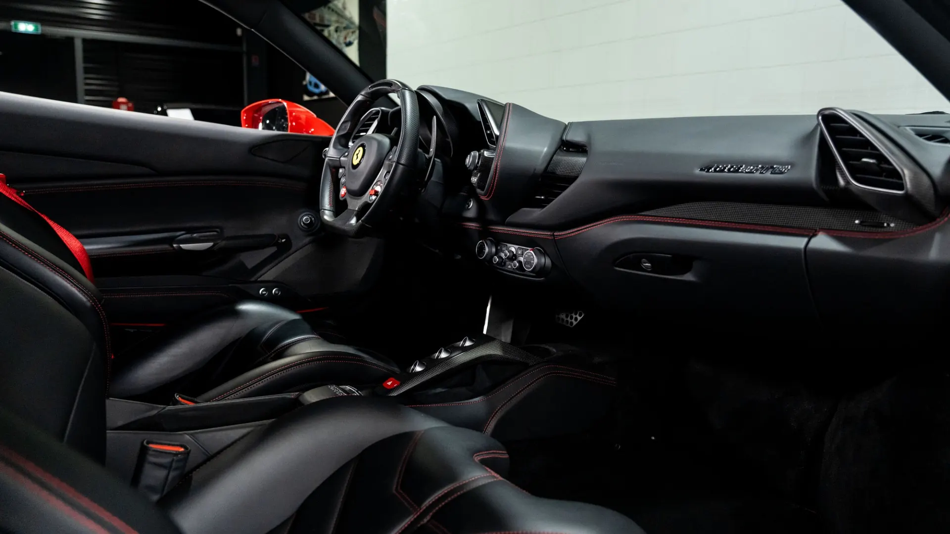 Ferrari 488 — photo 18