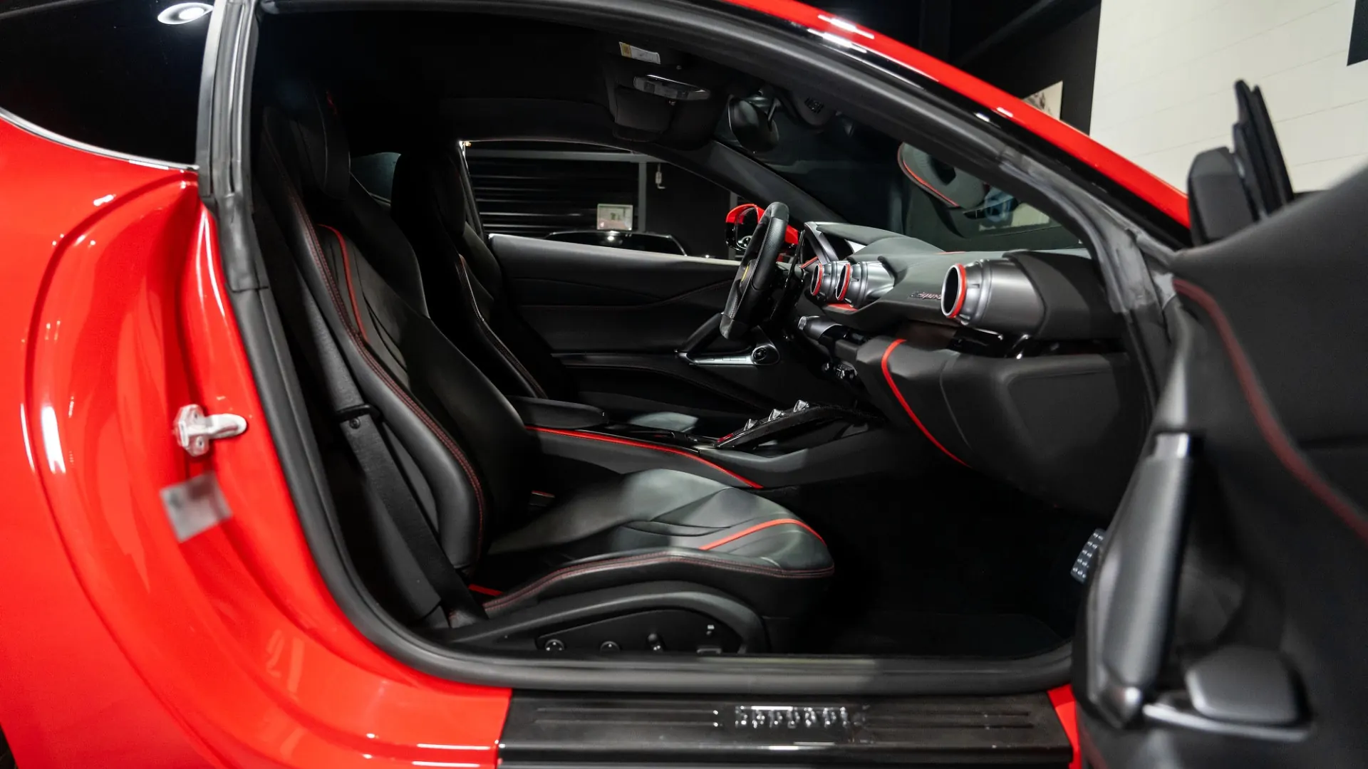 Ferrari 812 — photo 9