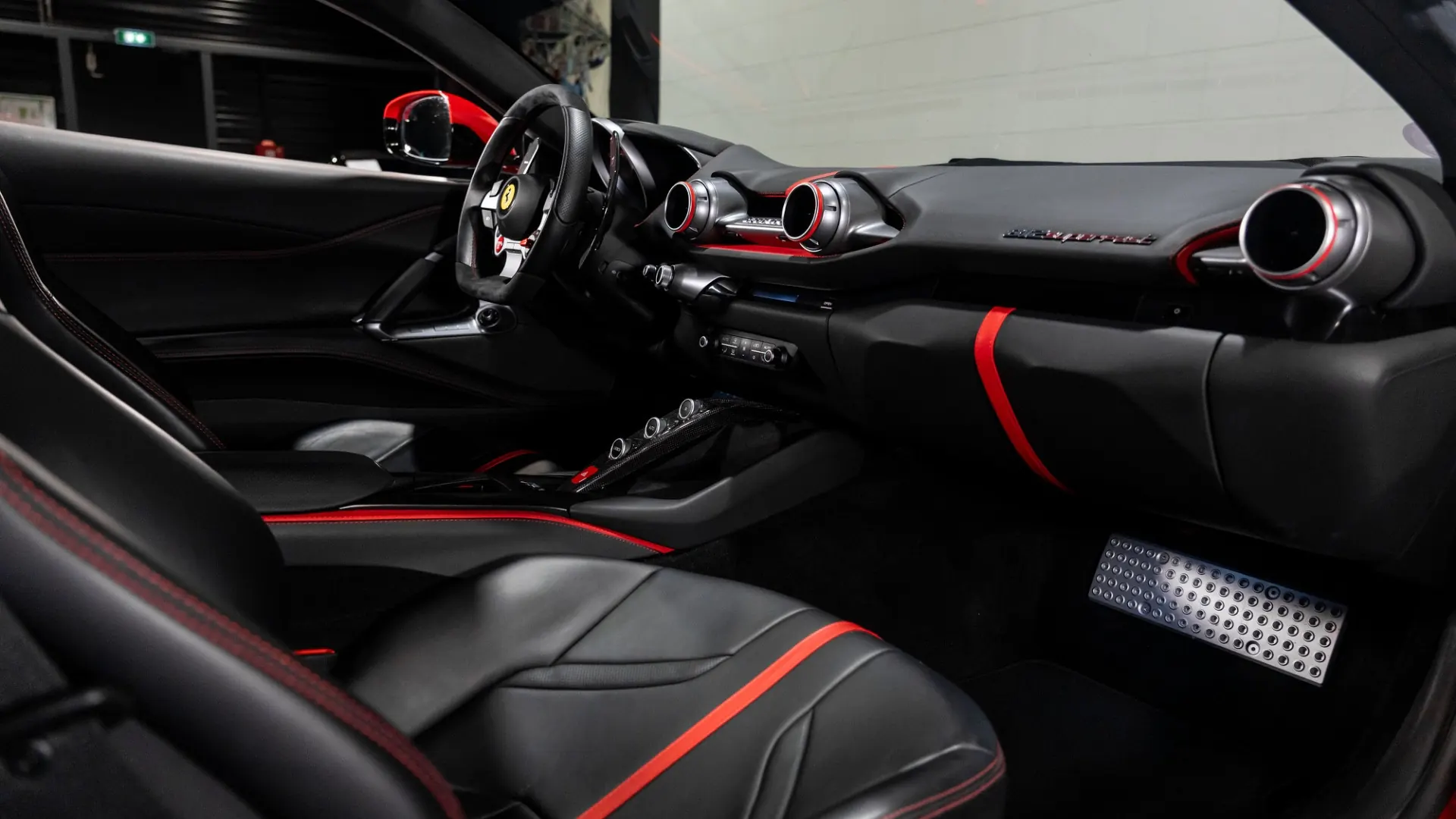 Ferrari 812 — photo 15