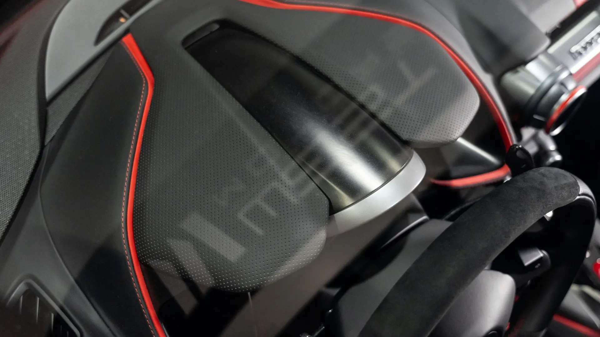 Ferrari 812 — photo 18