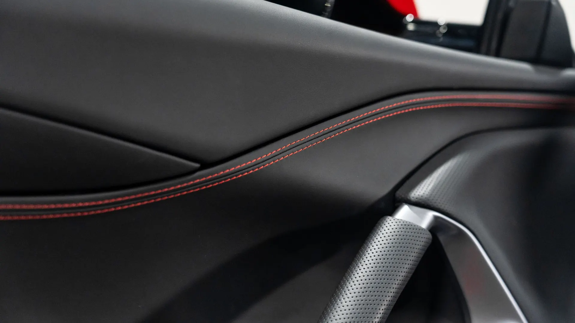Ferrari 812 — photo 30