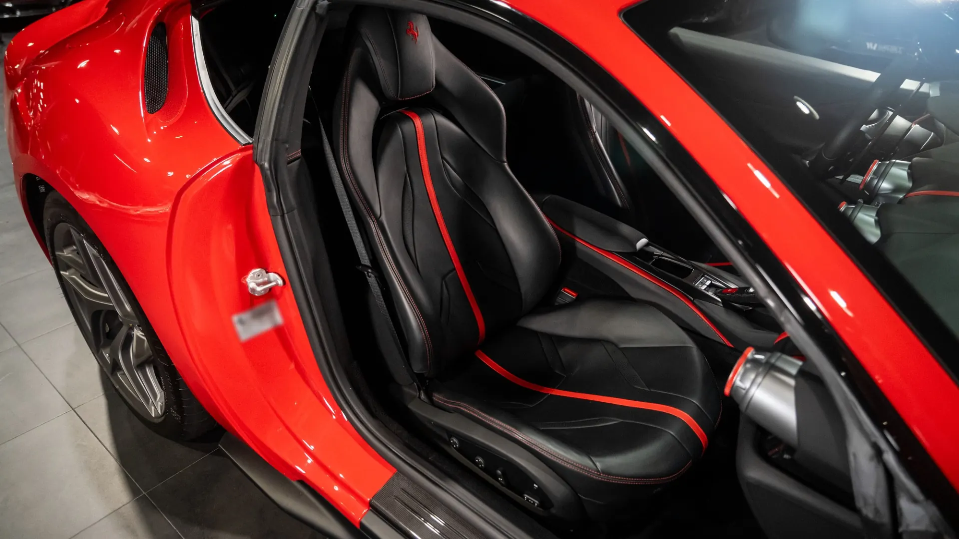 Ferrari 812 — photo 10