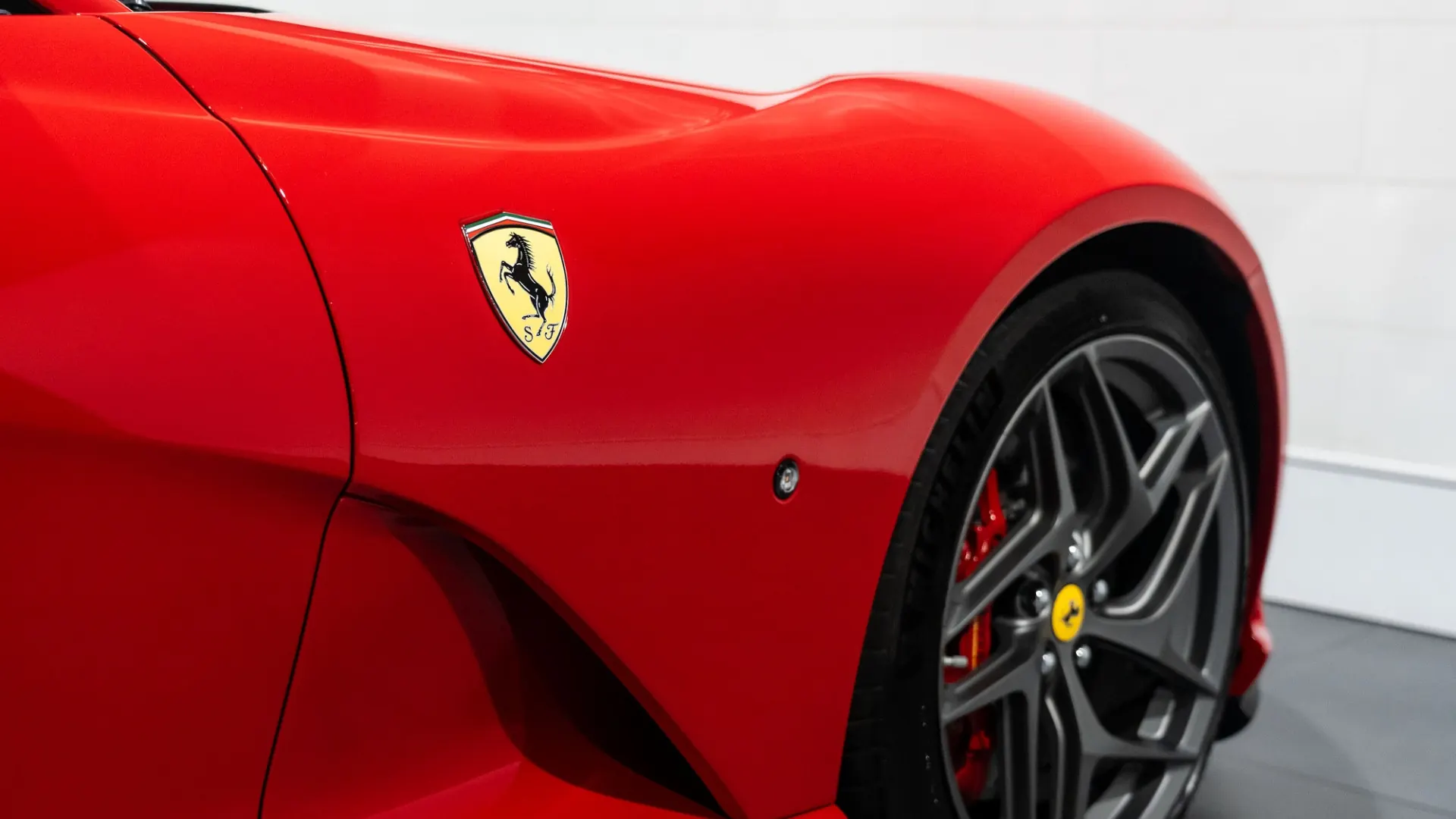 Ferrari 812 — photo 6