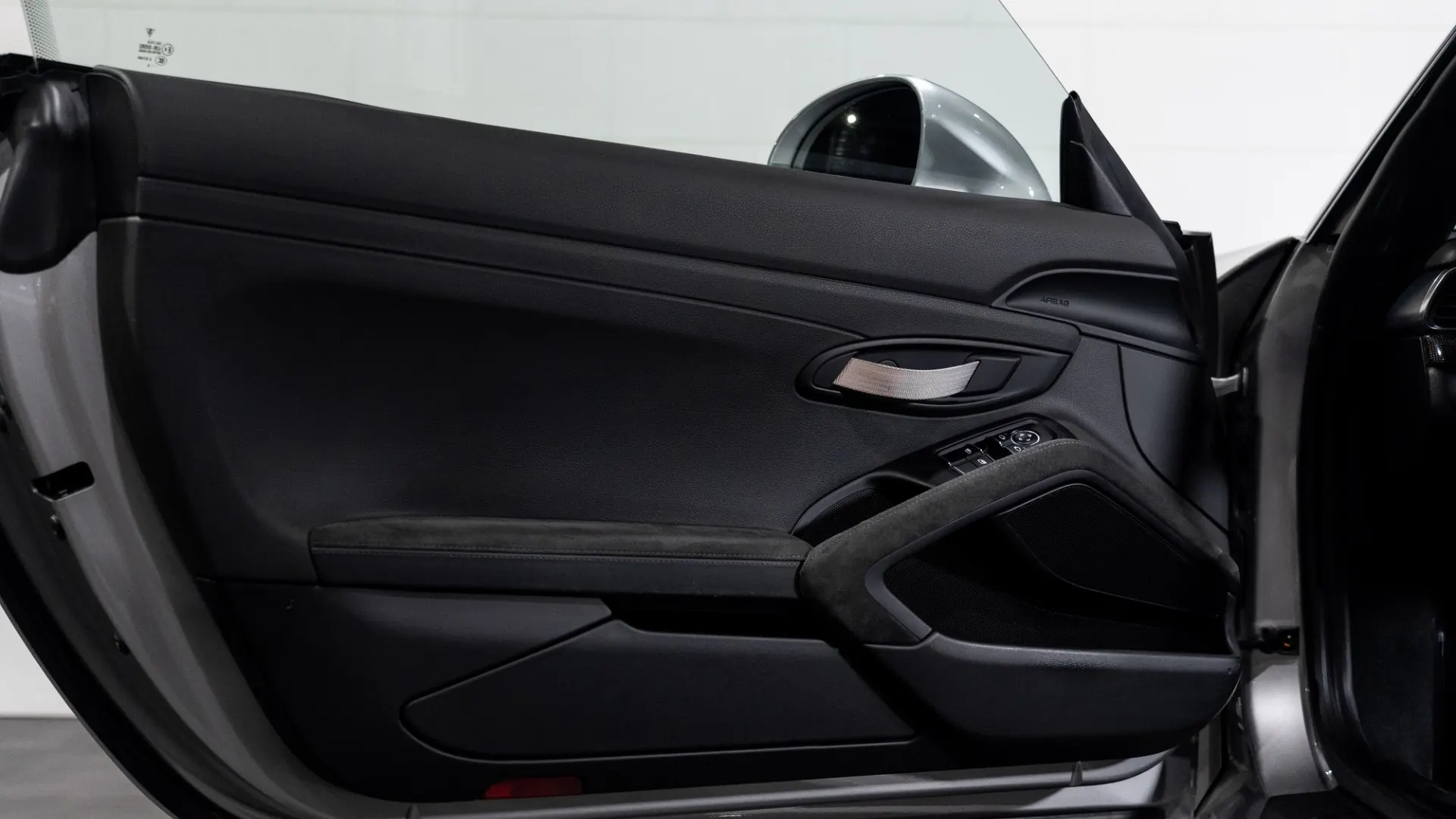 Porsche 911 — photo 25