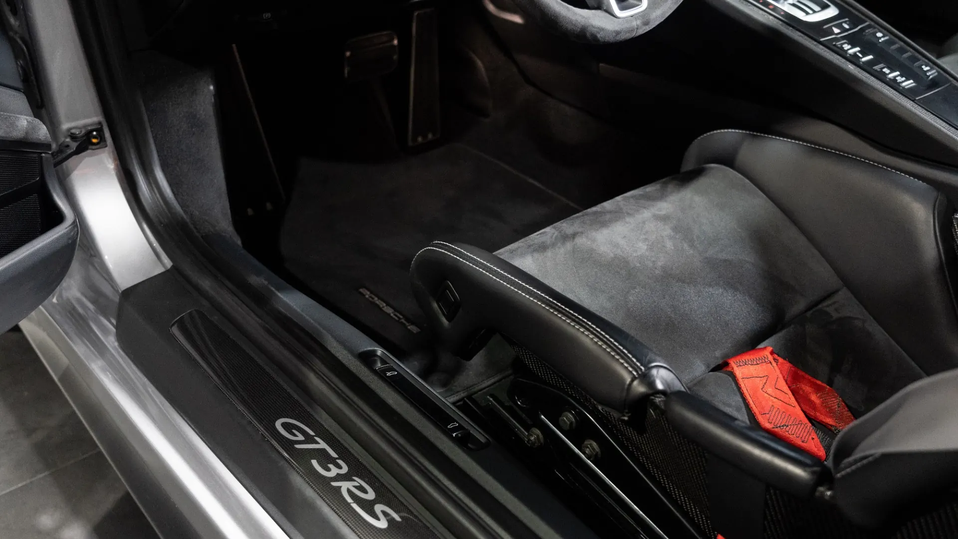 Porsche 911 — photo 14