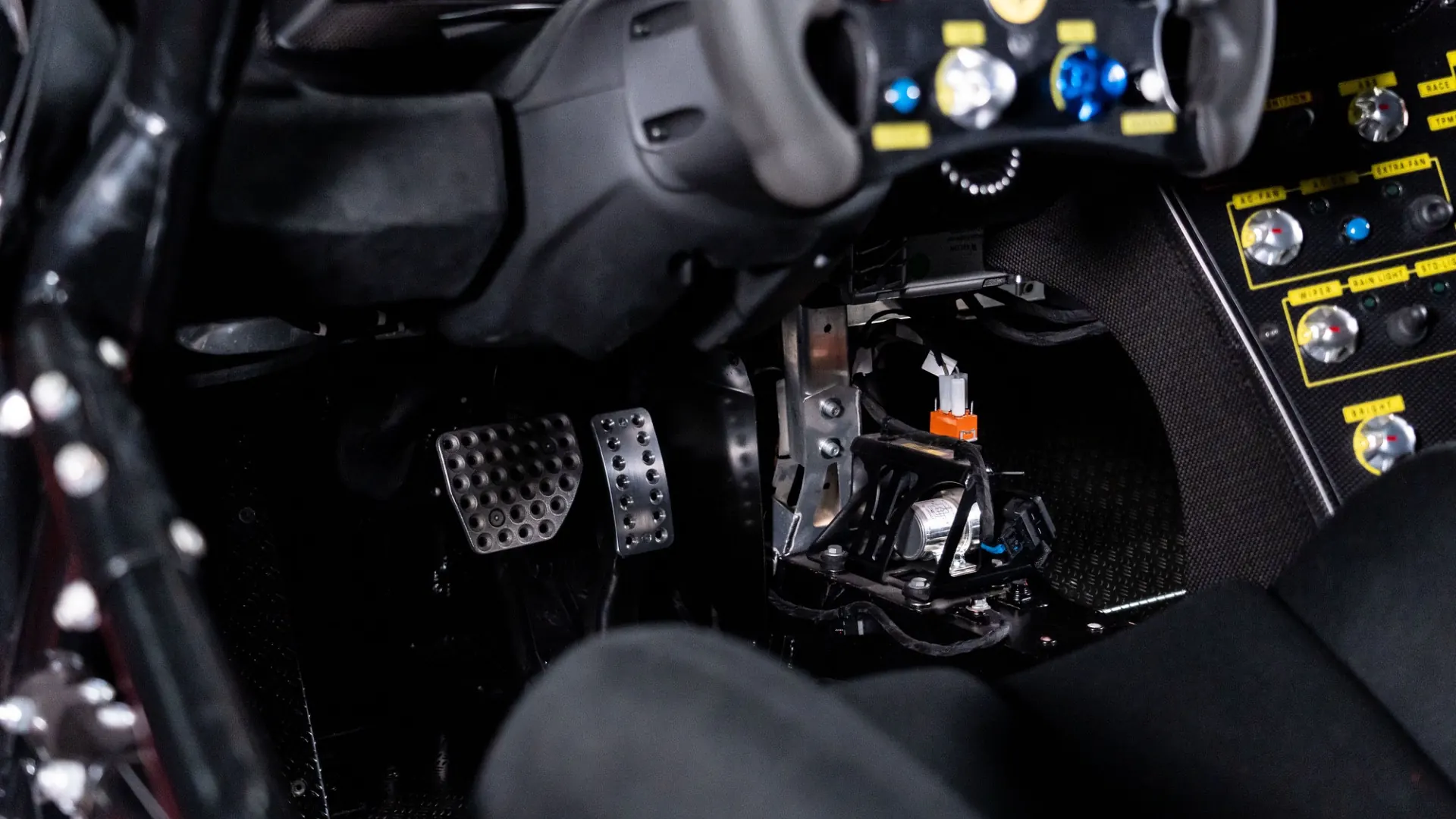 Ferrari 488 — photo 23