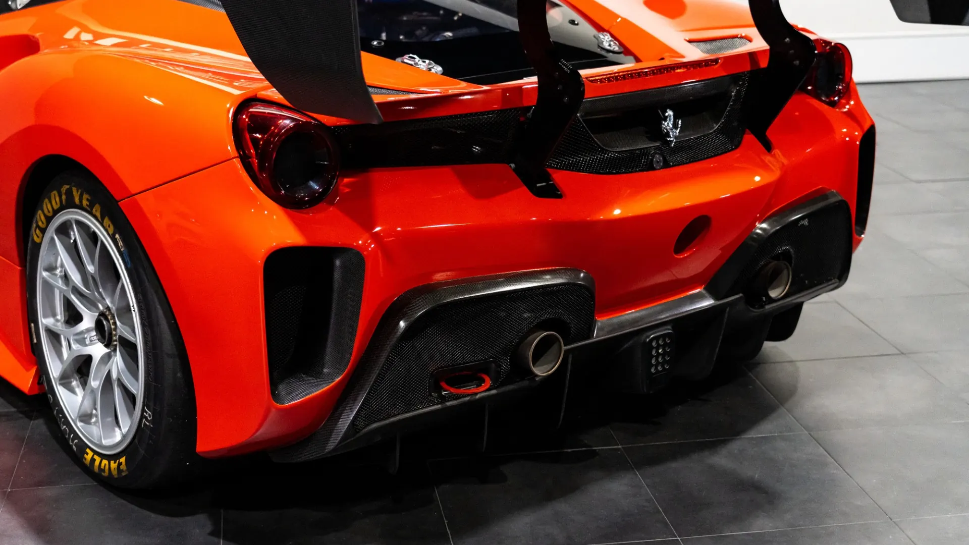 Ferrari 488 — photo 8