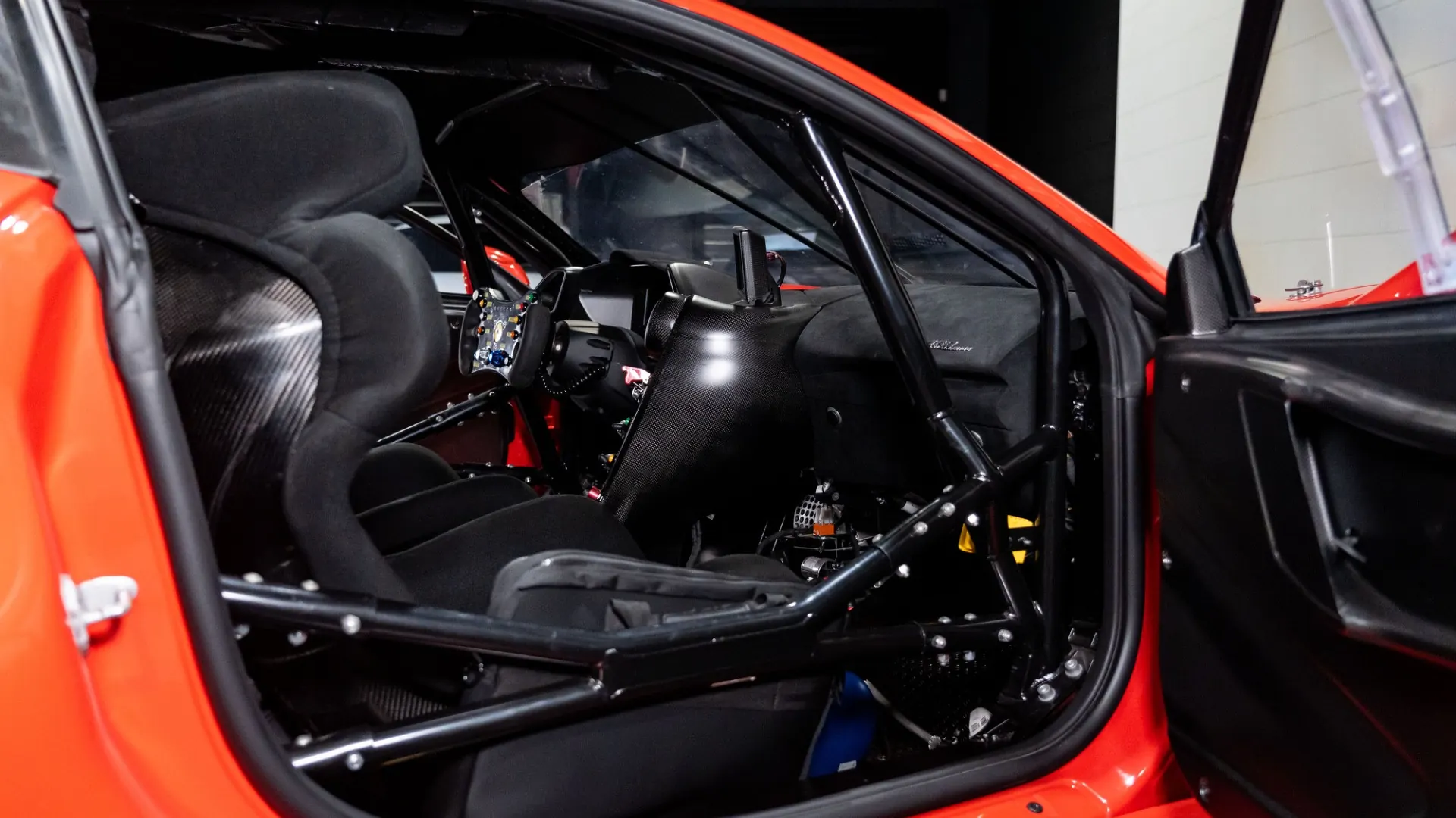 Ferrari 488 — photo 12