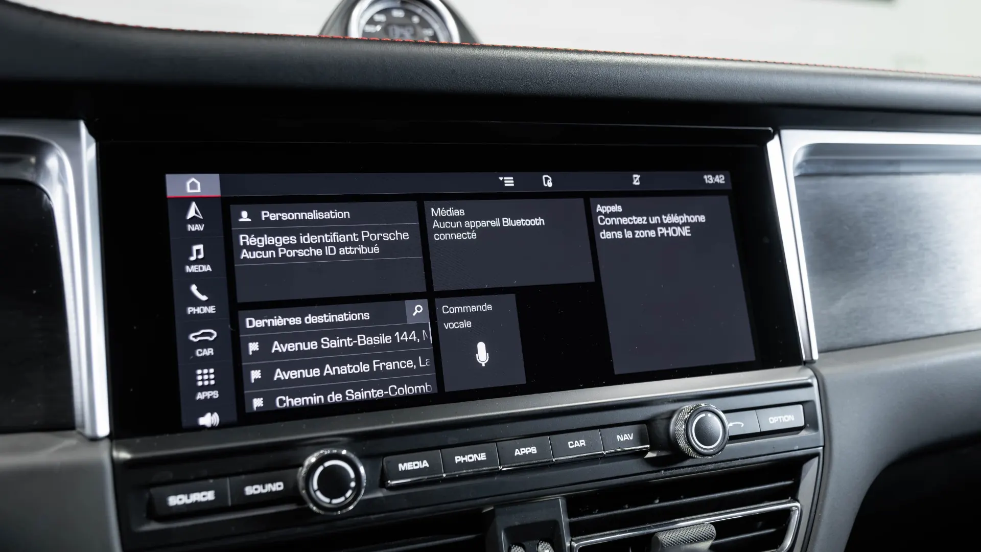 Porsche Macan — photo 23