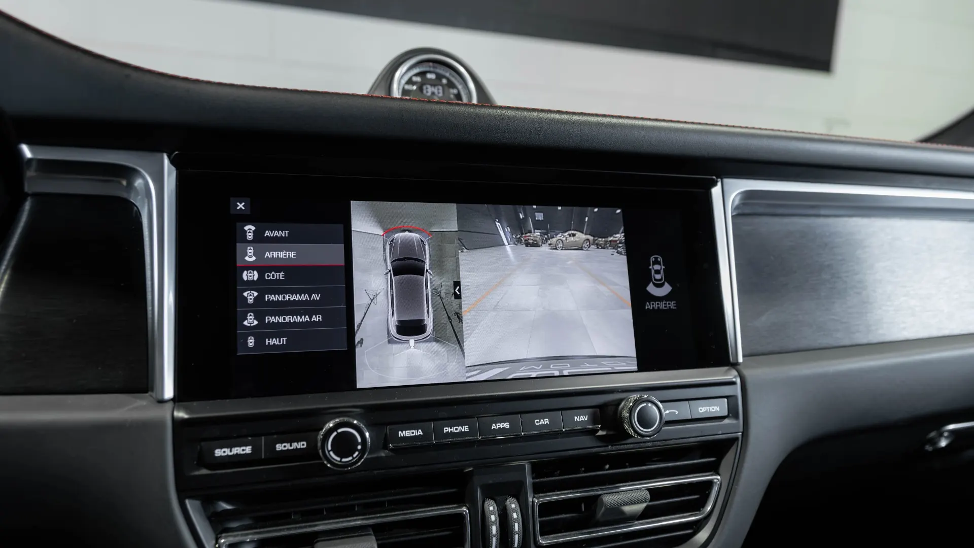 Porsche Macan — photo 24