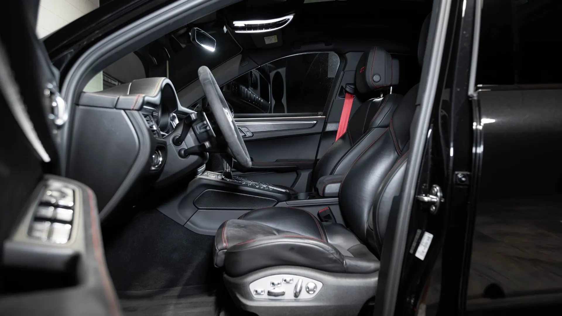 Porsche Macan — photo 11