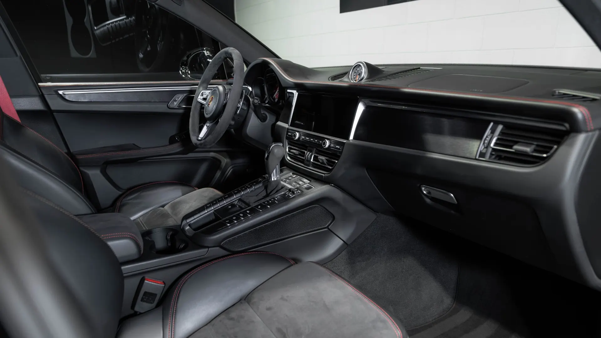 Porsche Macan — photo 15