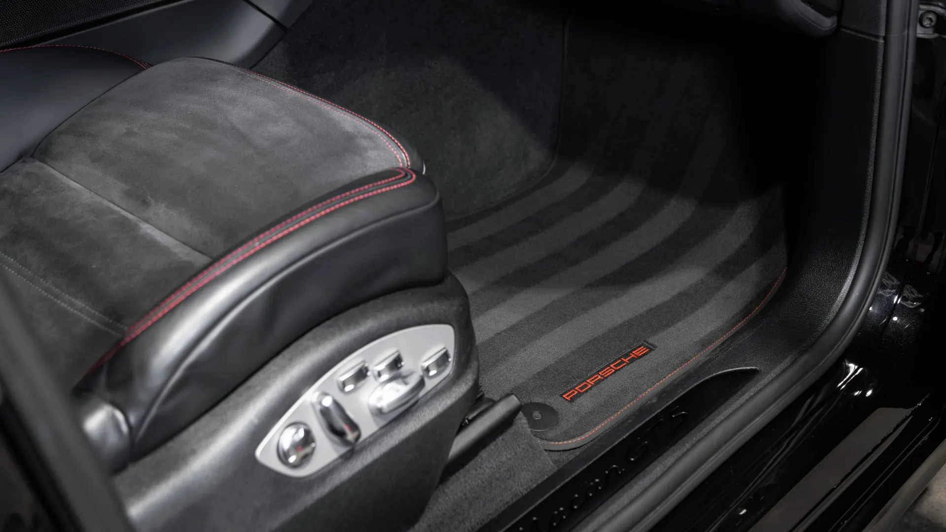 Porsche Macan — photo 10