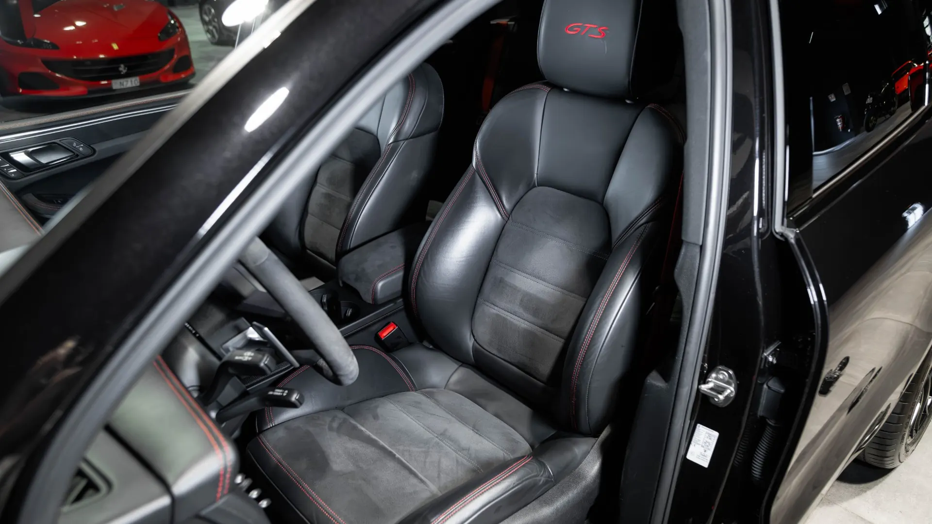 Porsche Macan — photo 12