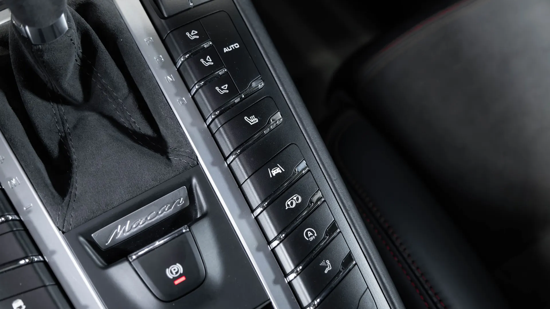 Porsche Macan — photo 27