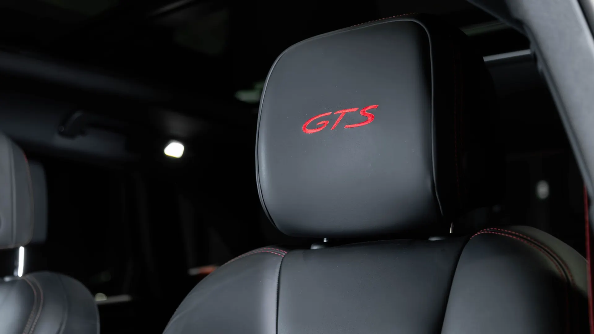 Porsche Macan — photo 13