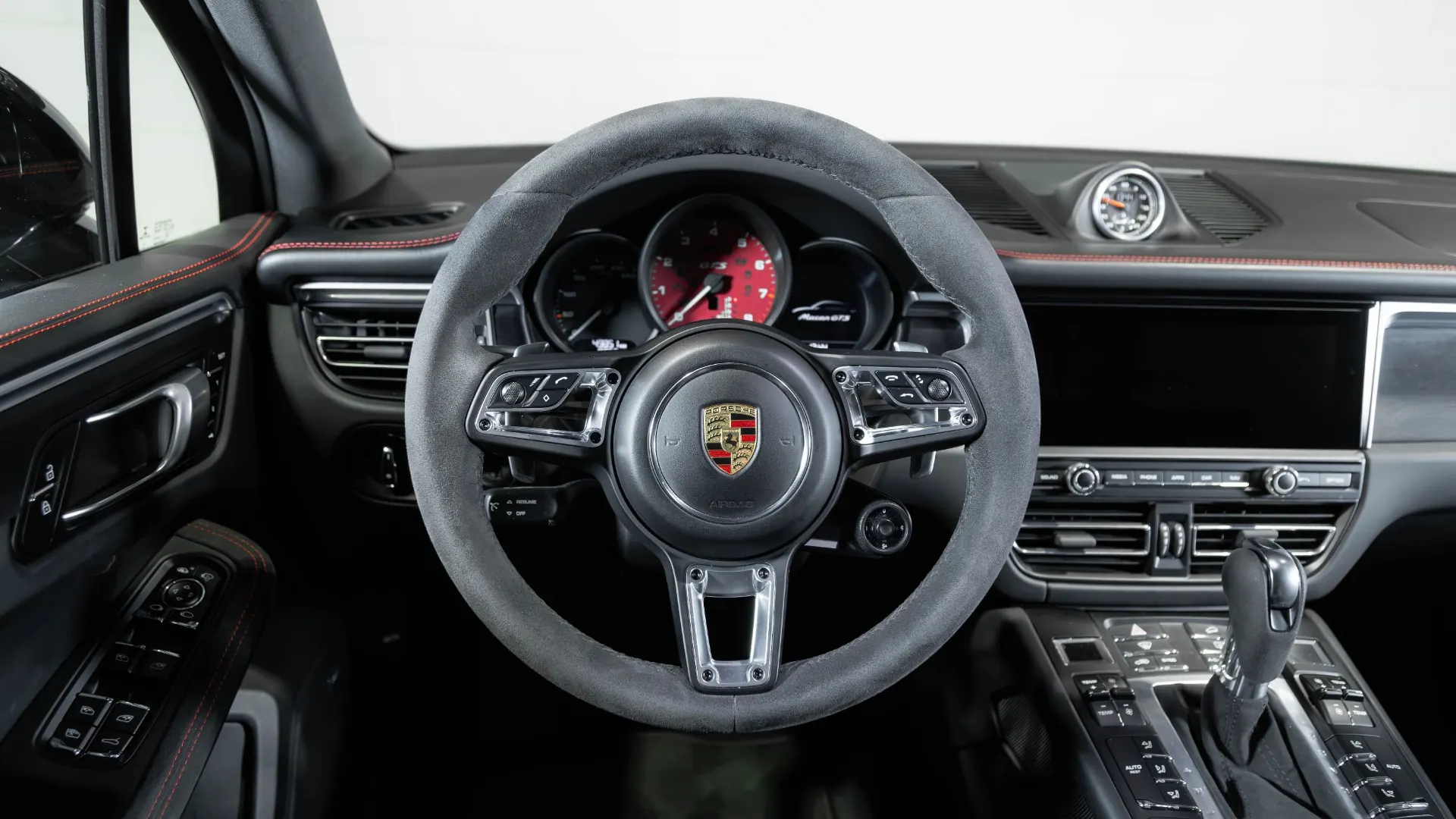 Porsche Macan — photo 16