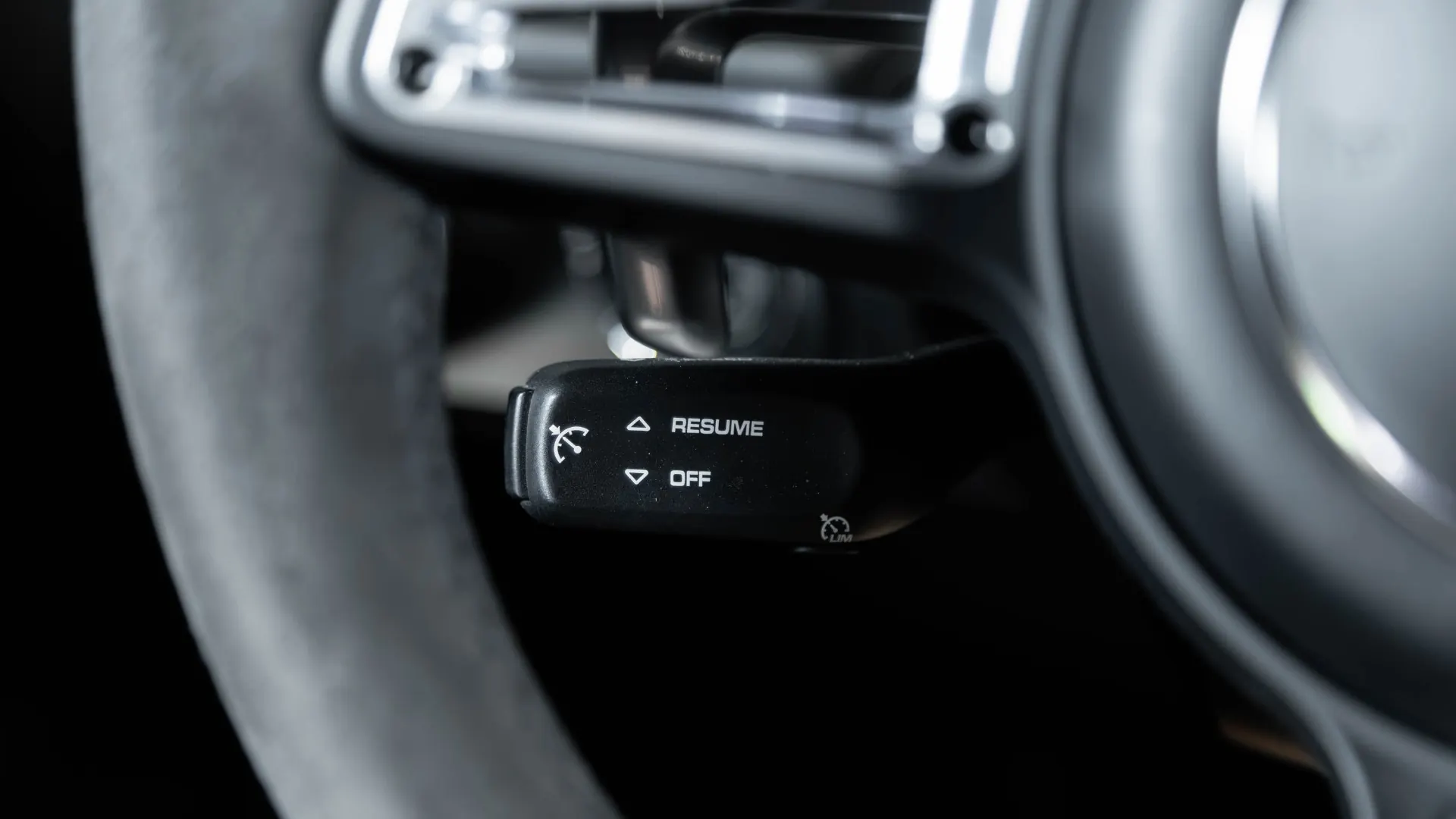 Porsche Macan — photo 18
