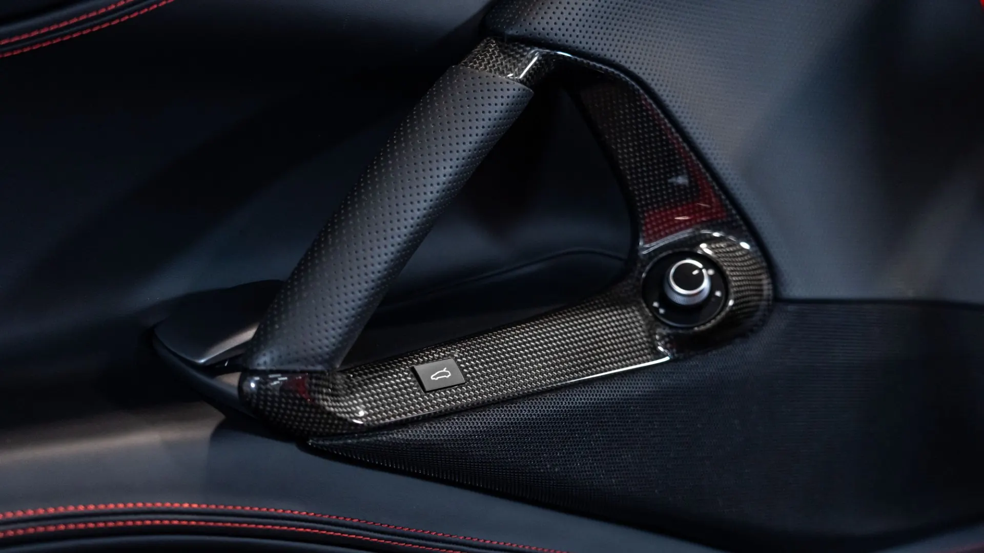 Ferrari 812 — photo 18